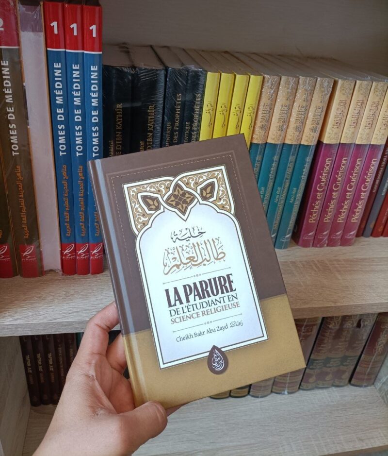 La parure de l'étudiant en Science religieuse